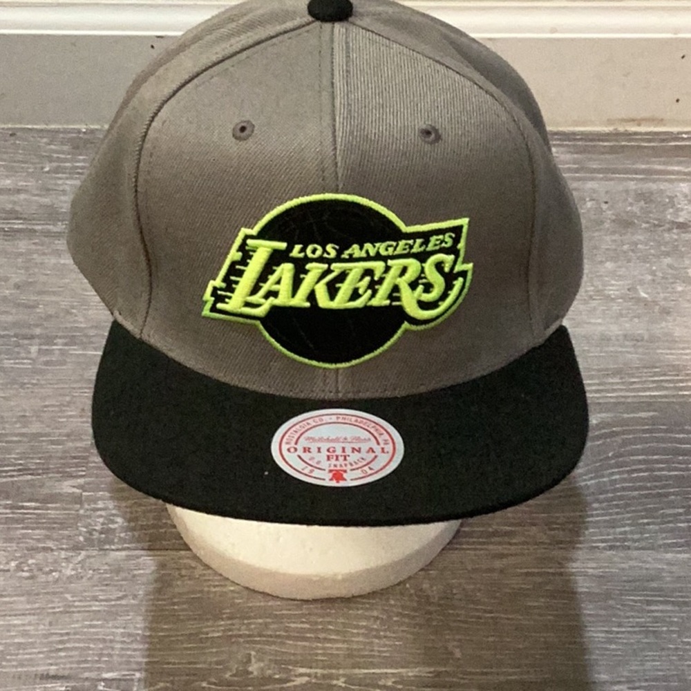 NWT LA Lakers Mitchell & Ness Hat